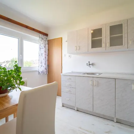 By Interhome Ferienhaus Velky Osek